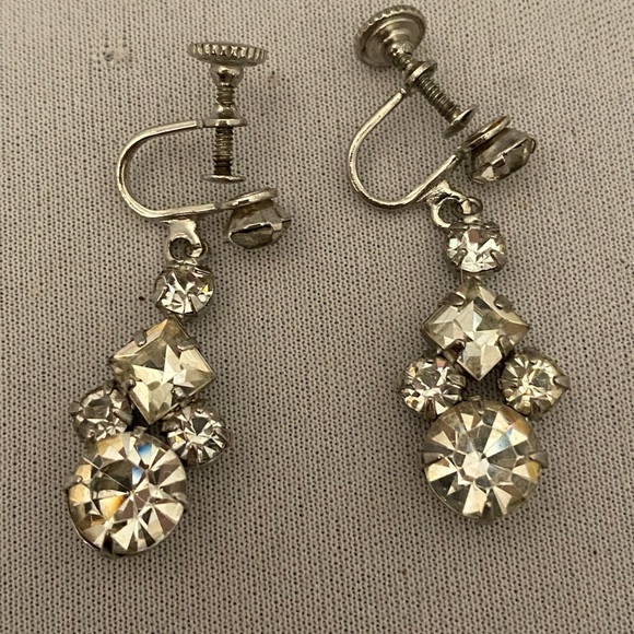 Vintage silver tone screw back earrings with clear rhinestone drops - Picture 2 of 3